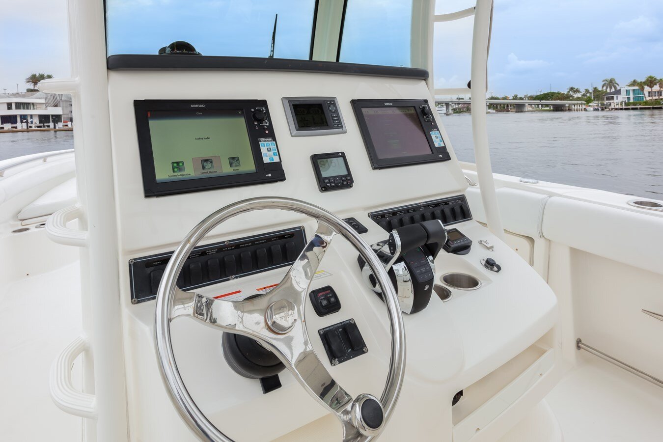 2013-boston-whaler-32-2-8b7df4