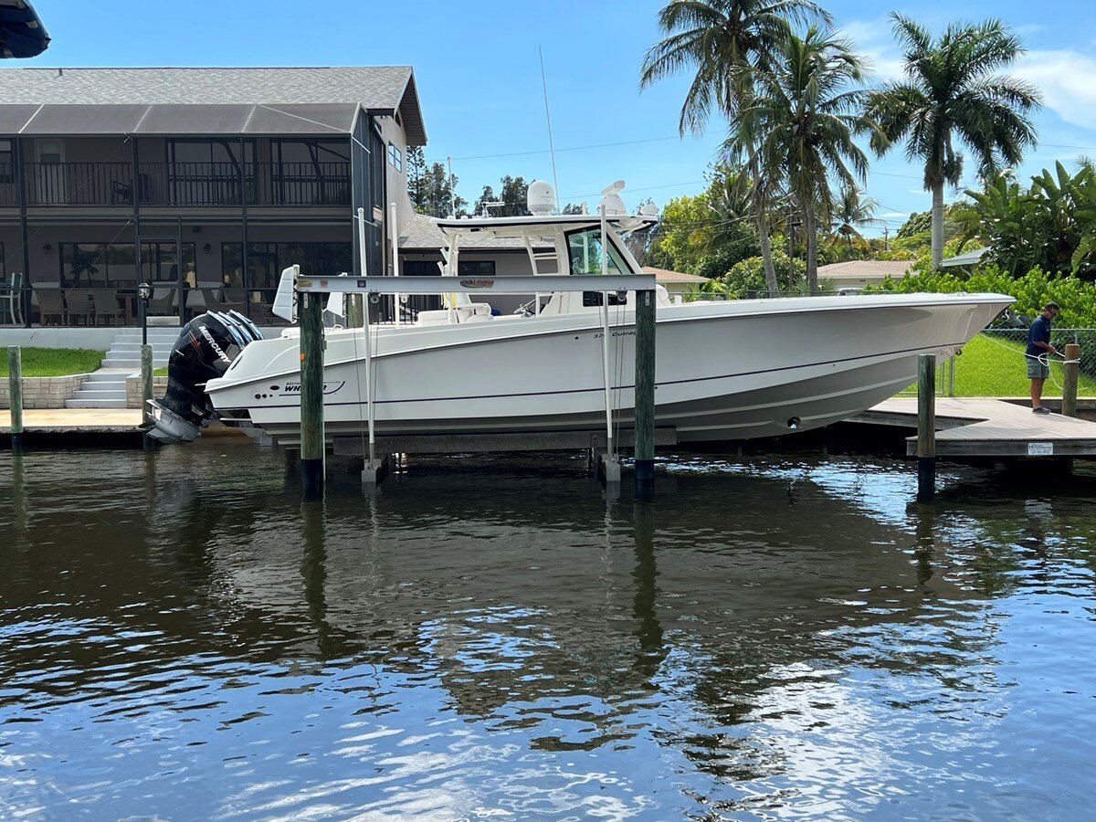 2013-boston-whaler-37-2438e0