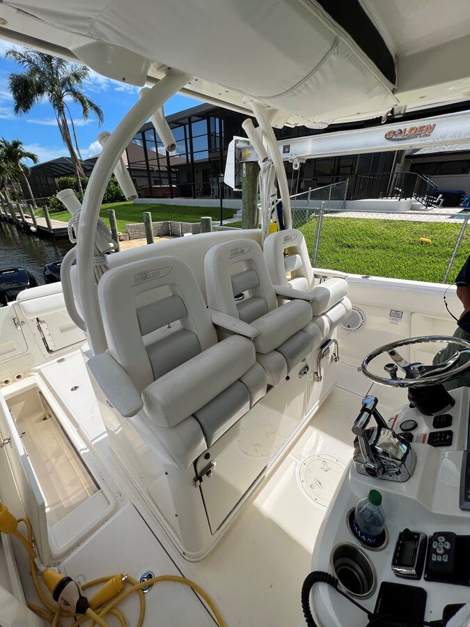 2013-boston-whaler-37-2438e0