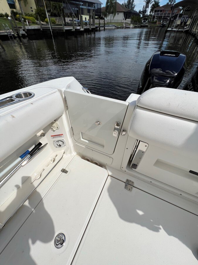 2013-boston-whaler-37-2438e0