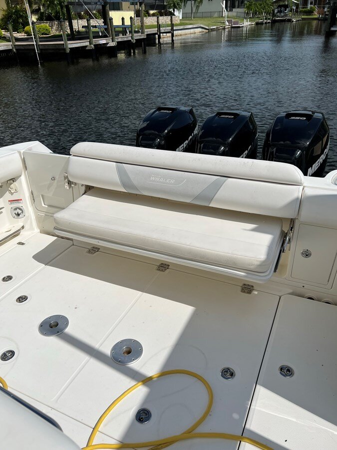 2013-boston-whaler-37-2438e0