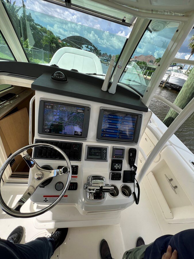 2013-boston-whaler-37-2438e0