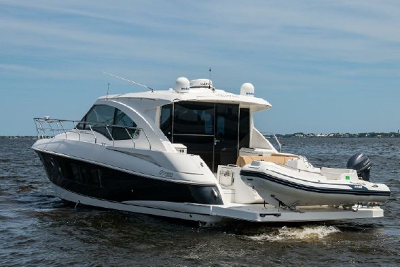 2013-cruisers-yachts-45-fa3ed2