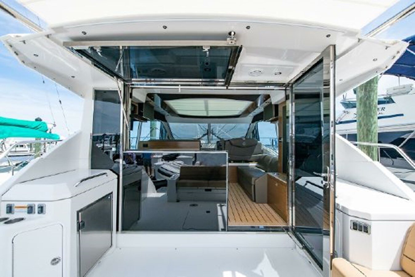 2013-cruisers-yachts-45-fa3ed2