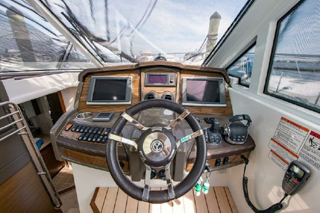 2013-cruisers-yachts-45-fa3ed2