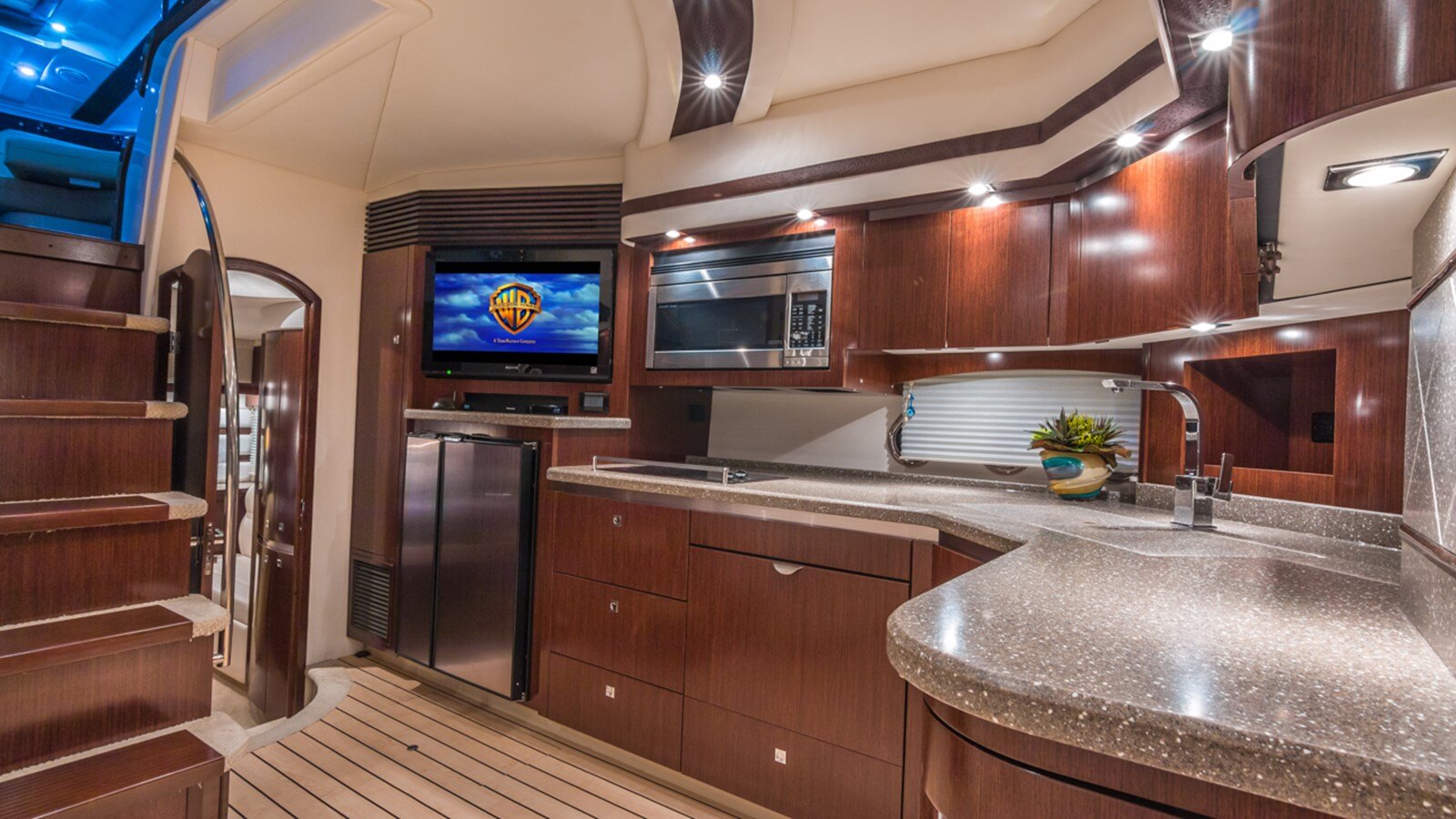 2013-cruisers-yachts-54-4-6ab070