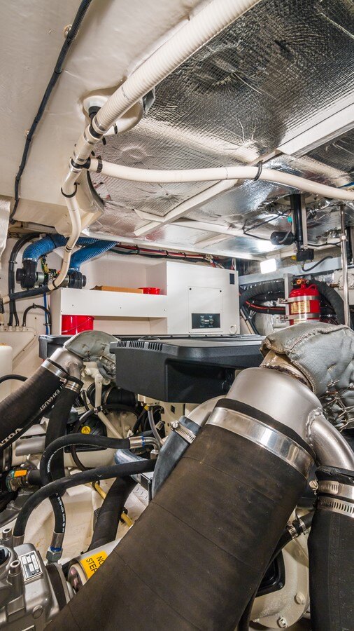 2013-cruisers-yachts-54-4-6ab070