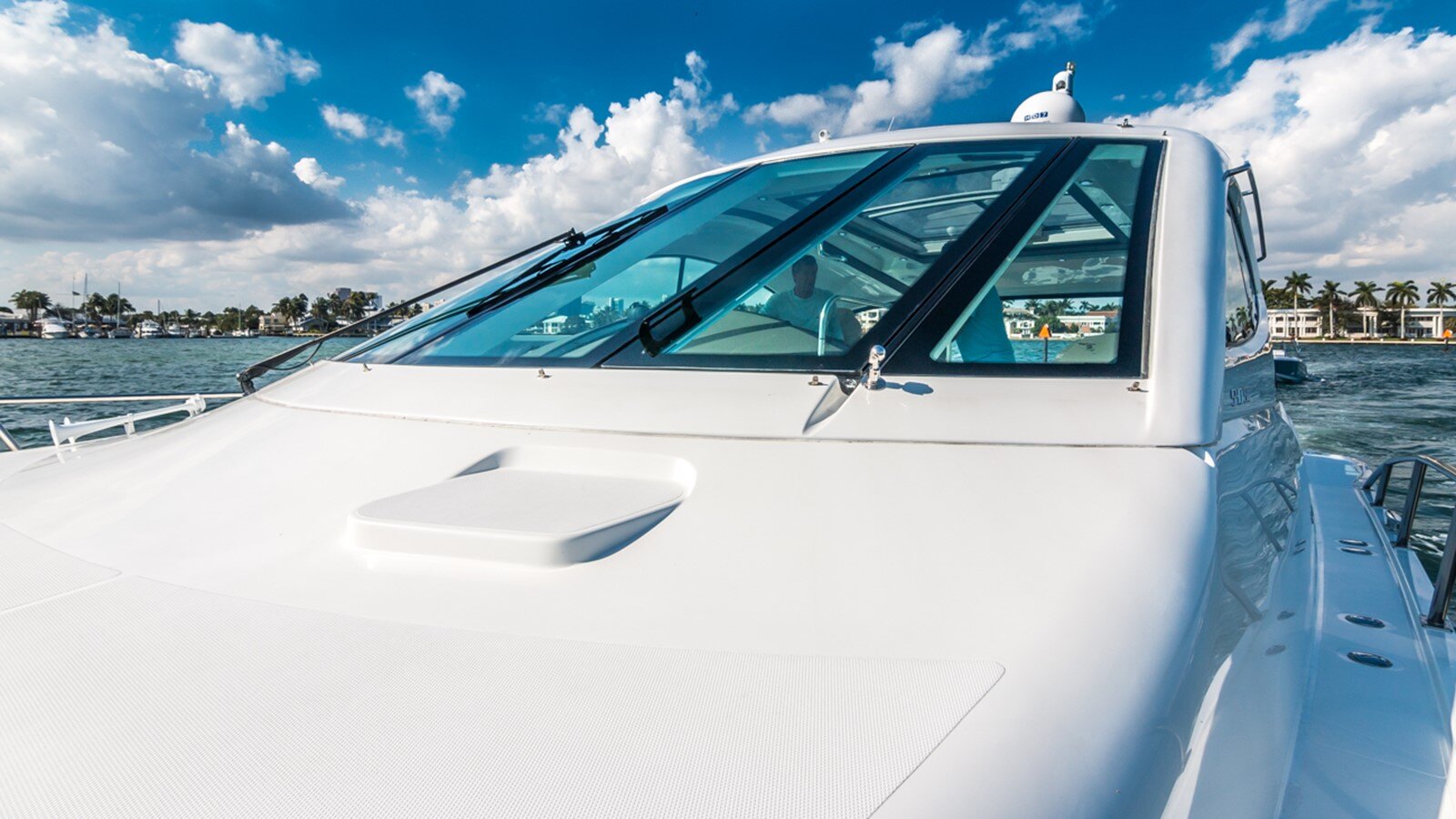 2013-cruisers-yachts-54-4-6ab070