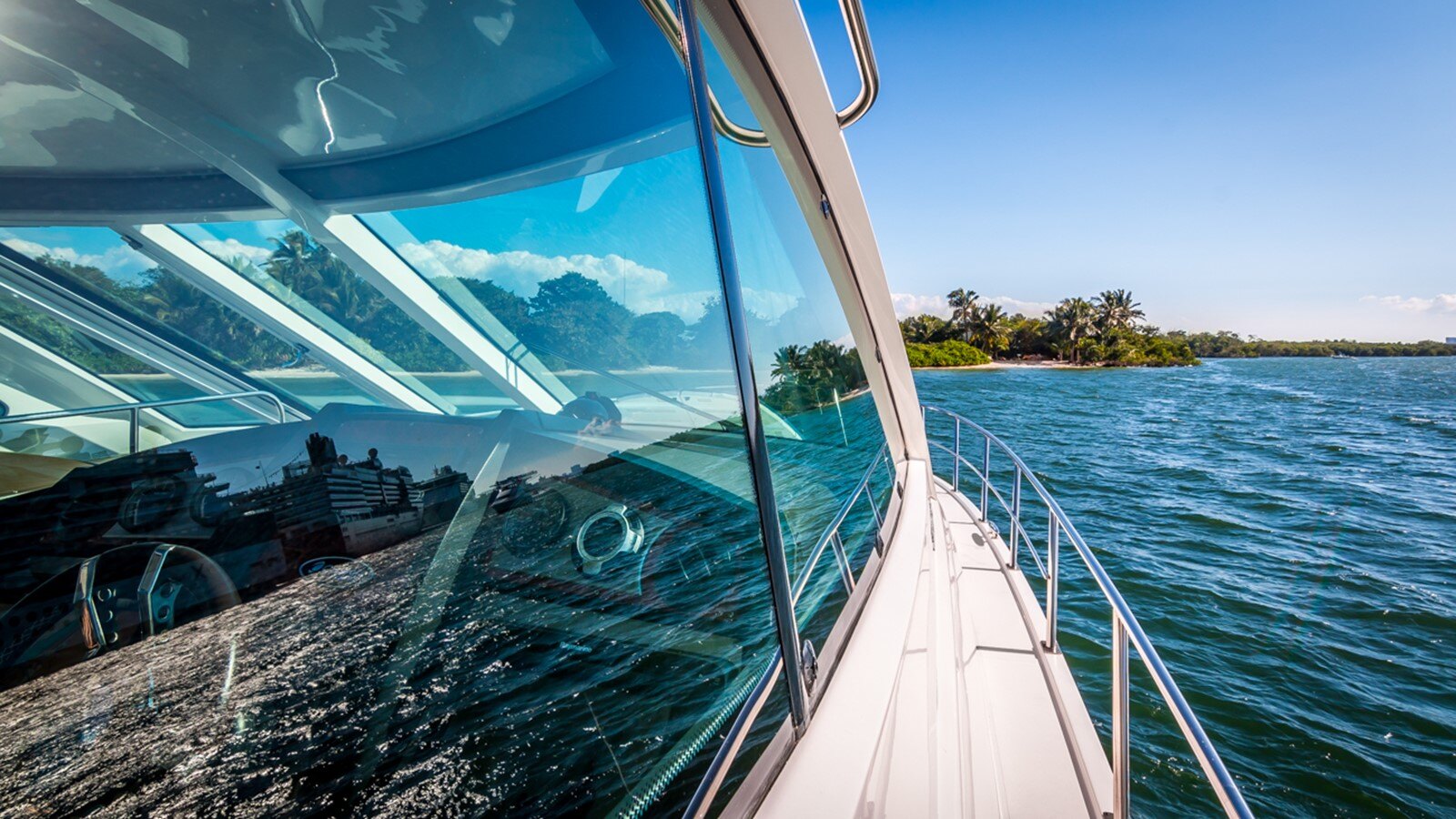 2013-cruisers-yachts-54-4-6ab070