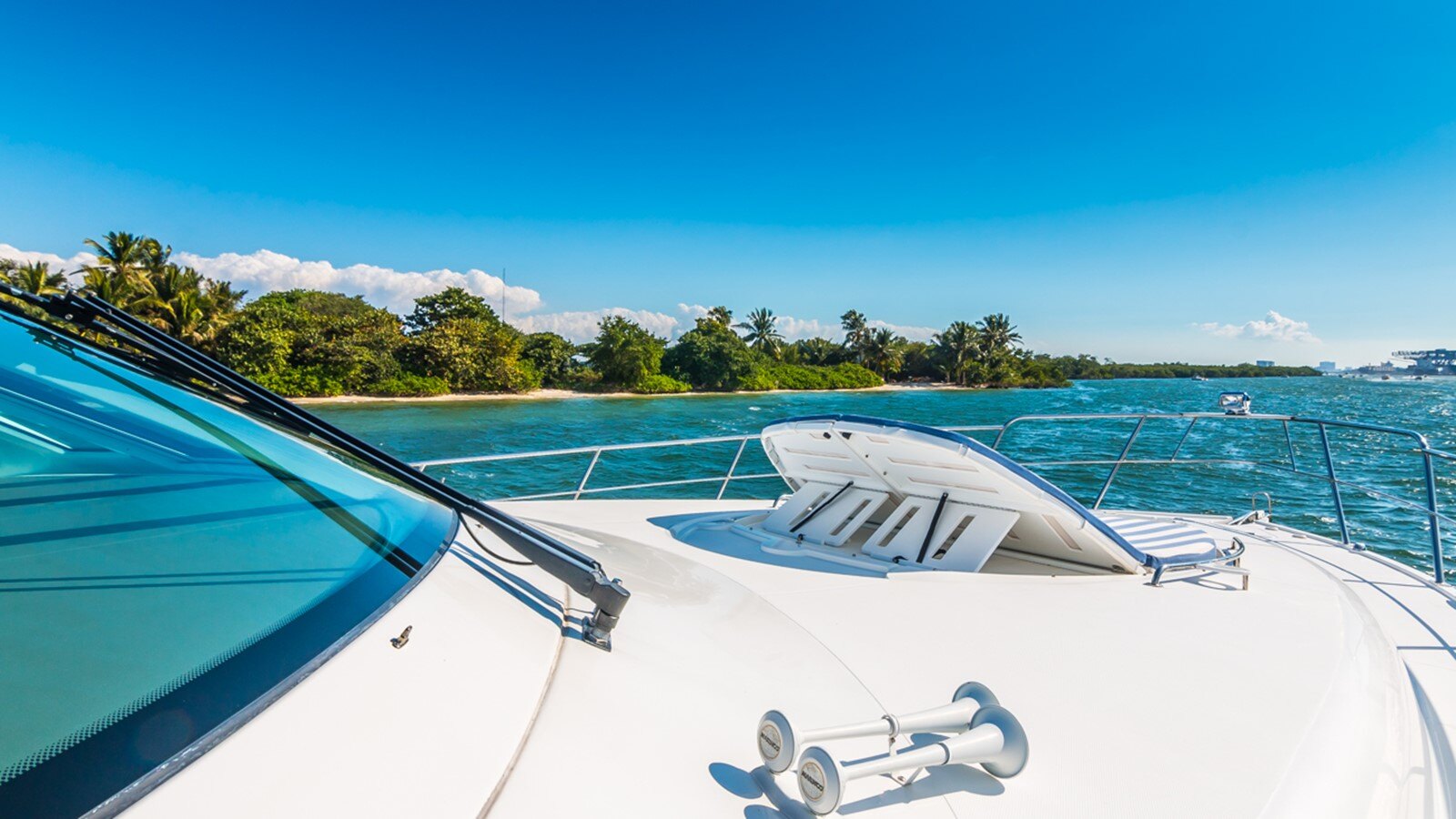 2013-cruisers-yachts-54-4-6ab070