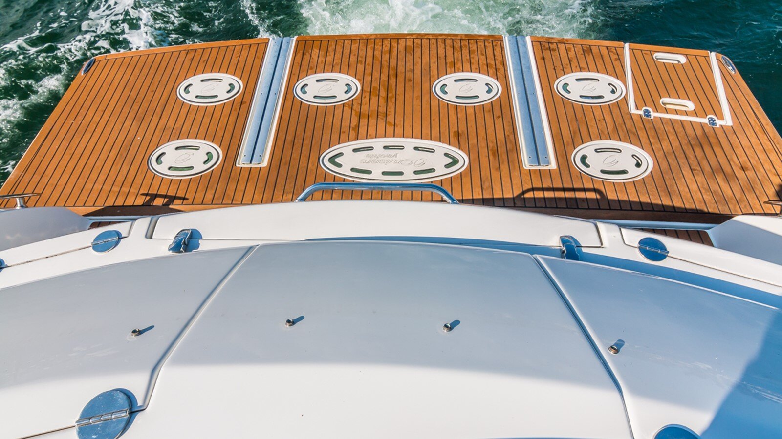 2013-cruisers-yachts-54-4-6ab070