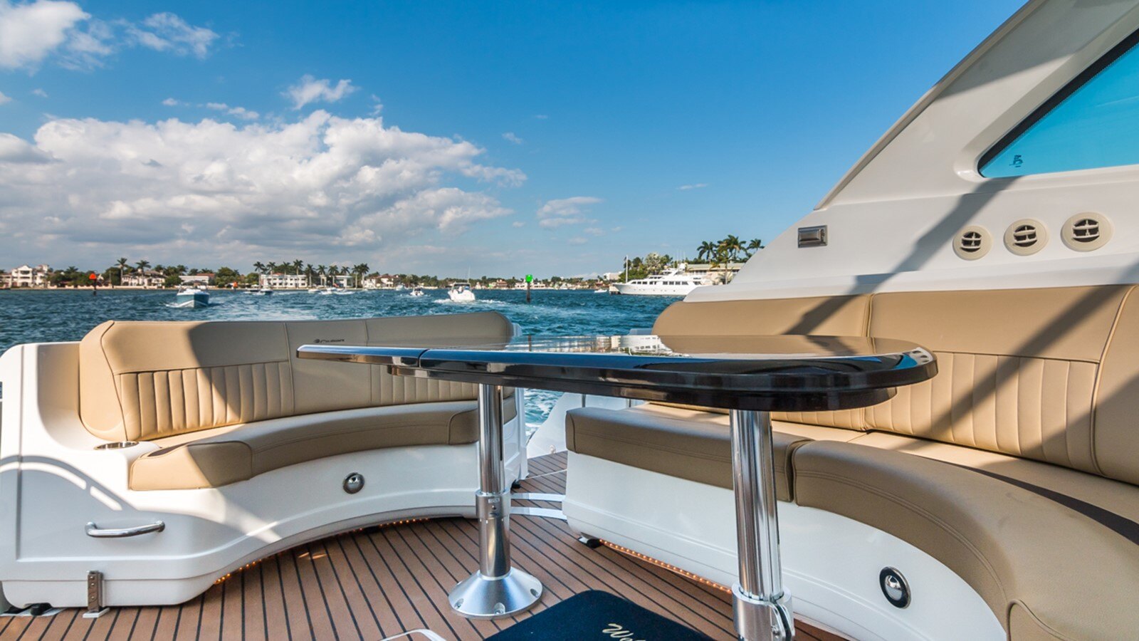 2013-cruisers-yachts-54-4-6ab070