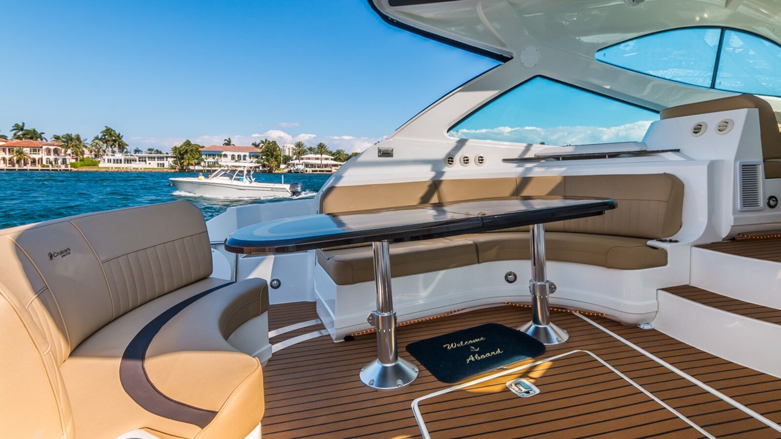 2013-cruisers-yachts-54-4-6ab070