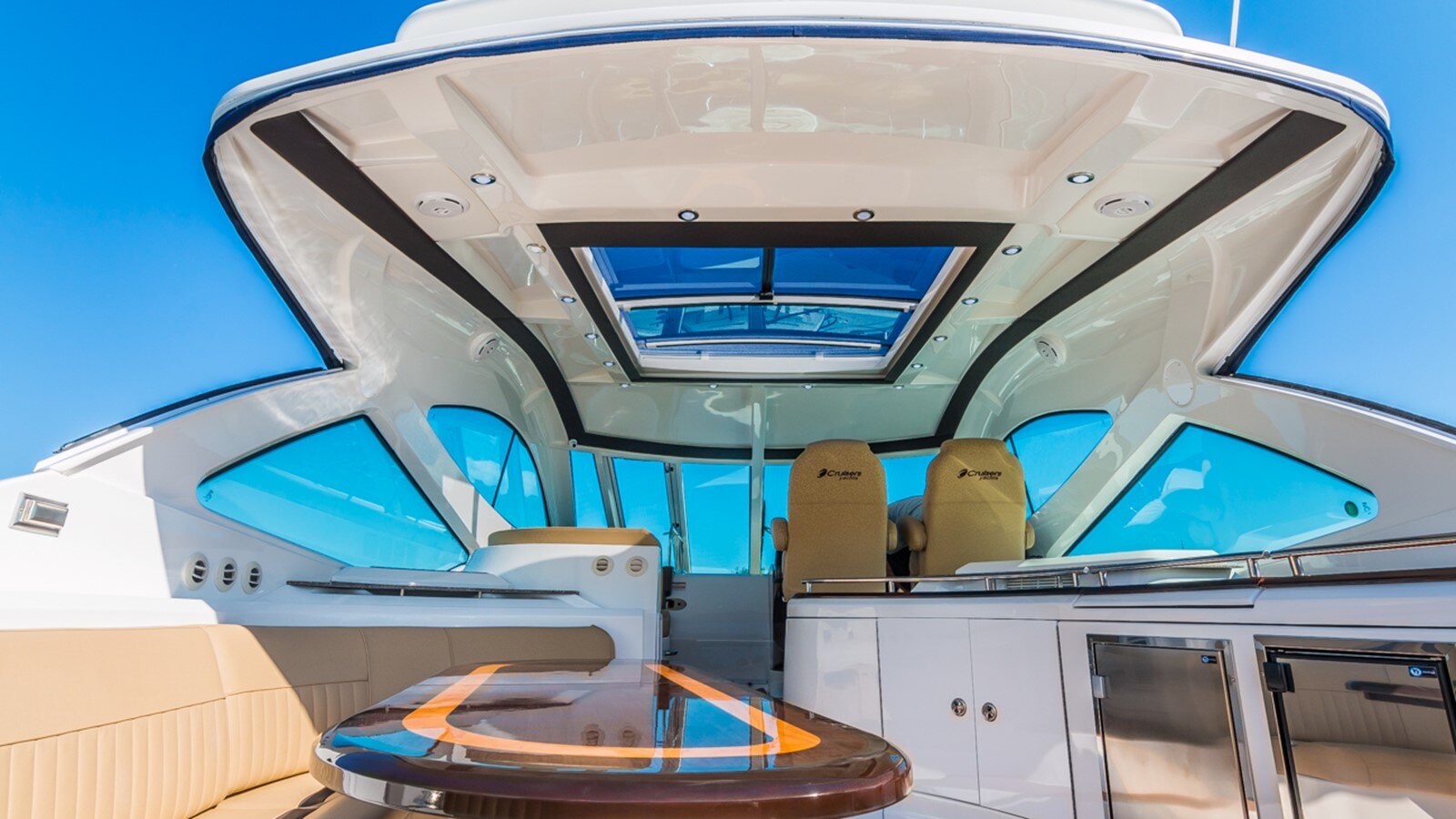 2013-cruisers-yachts-54-4-6ab070