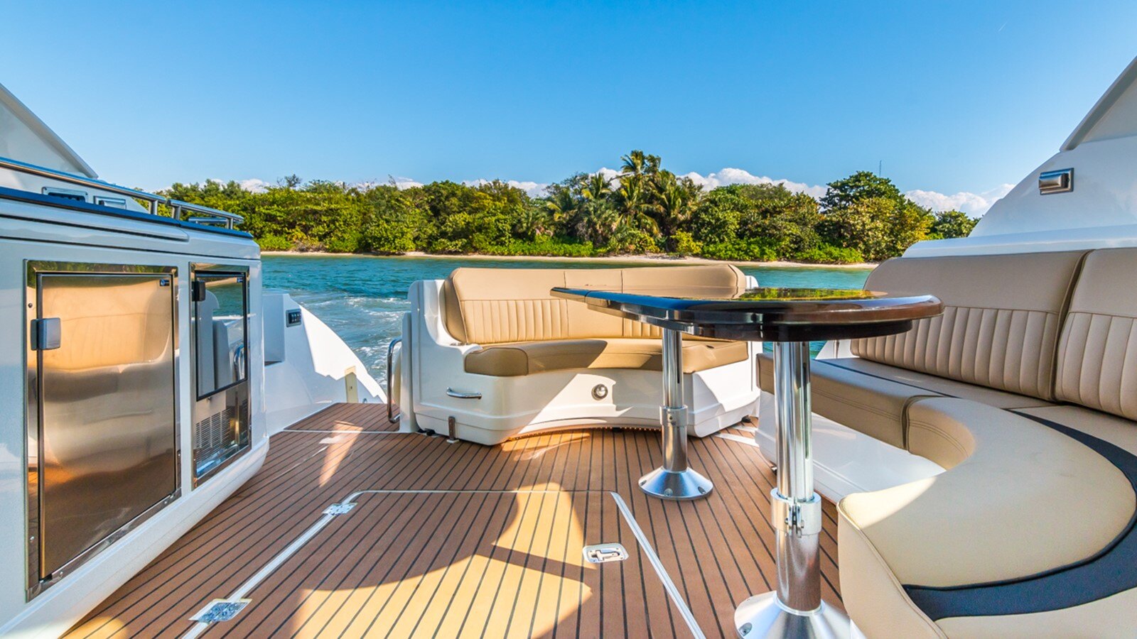 2013-cruisers-yachts-54-4-6ab070