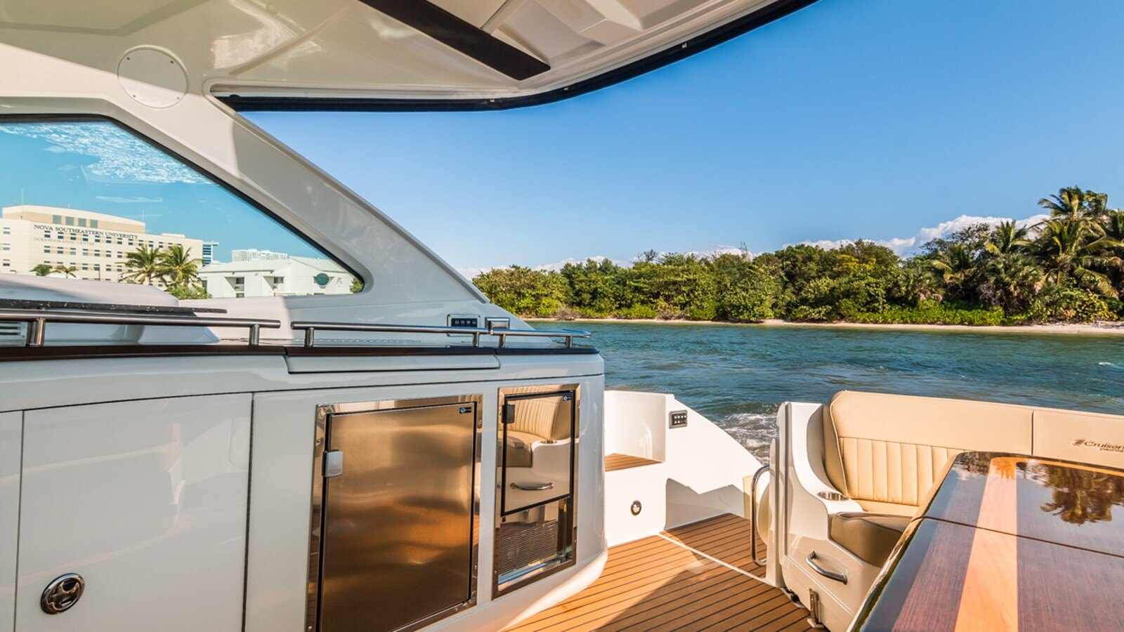 2013-cruisers-yachts-54-4-6ab070