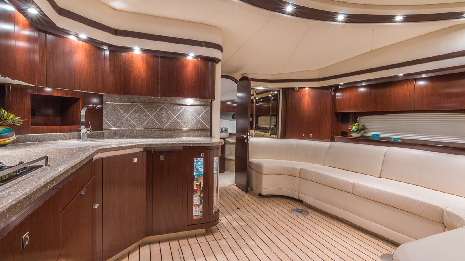 2013-cruisers-yachts-54-4-6ab070