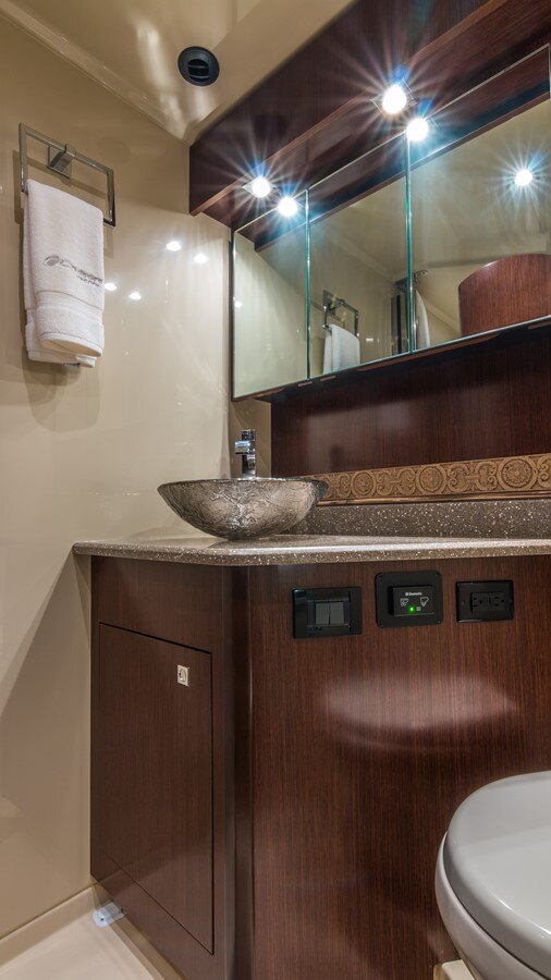 2013-cruisers-yachts-54-4-6ab070