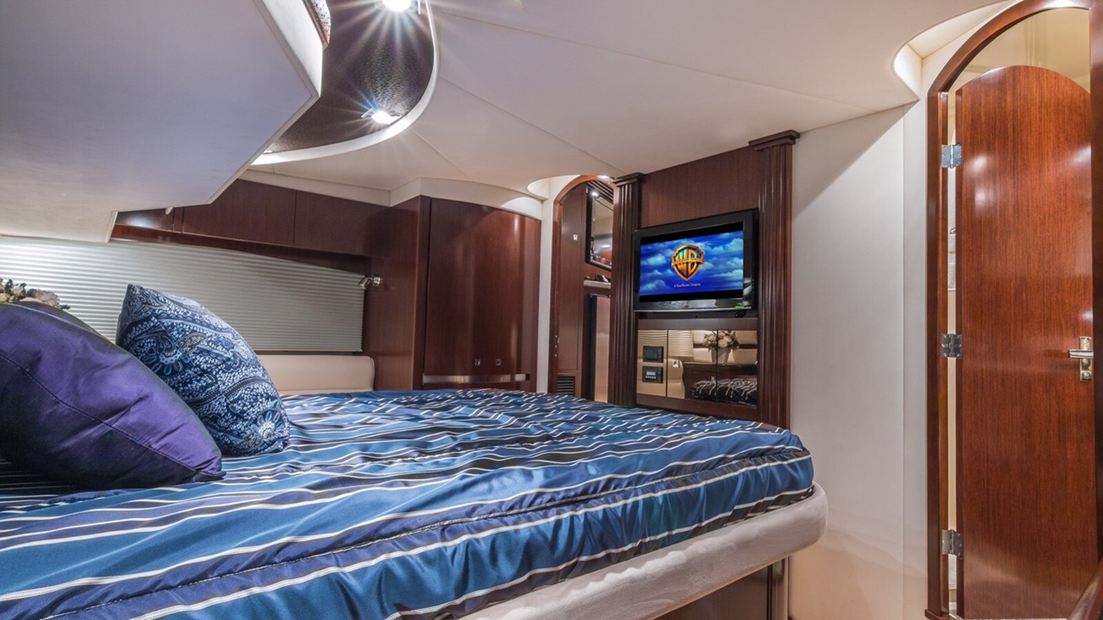 2013-cruisers-yachts-54-4-6ab070