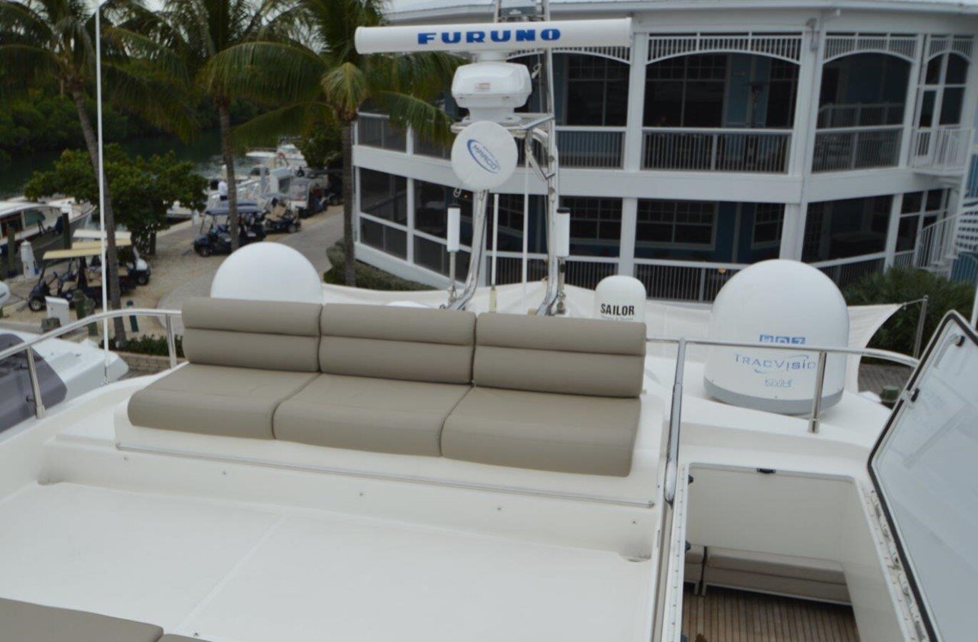 2013-ferretti-custom-line-86-373c72