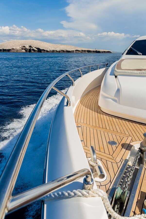 2013-ferretti-yachts-72-9a8766