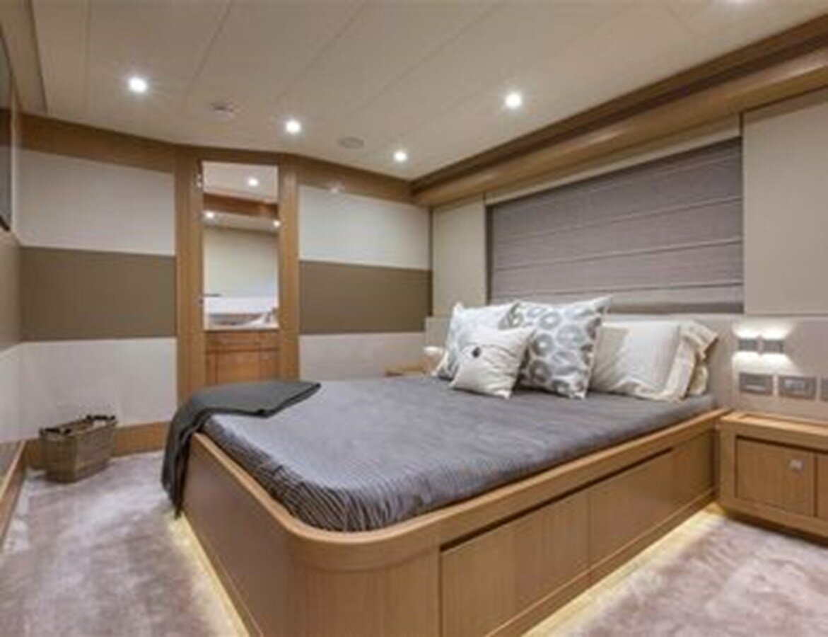 2013 FERRETTI YACHTS 86'