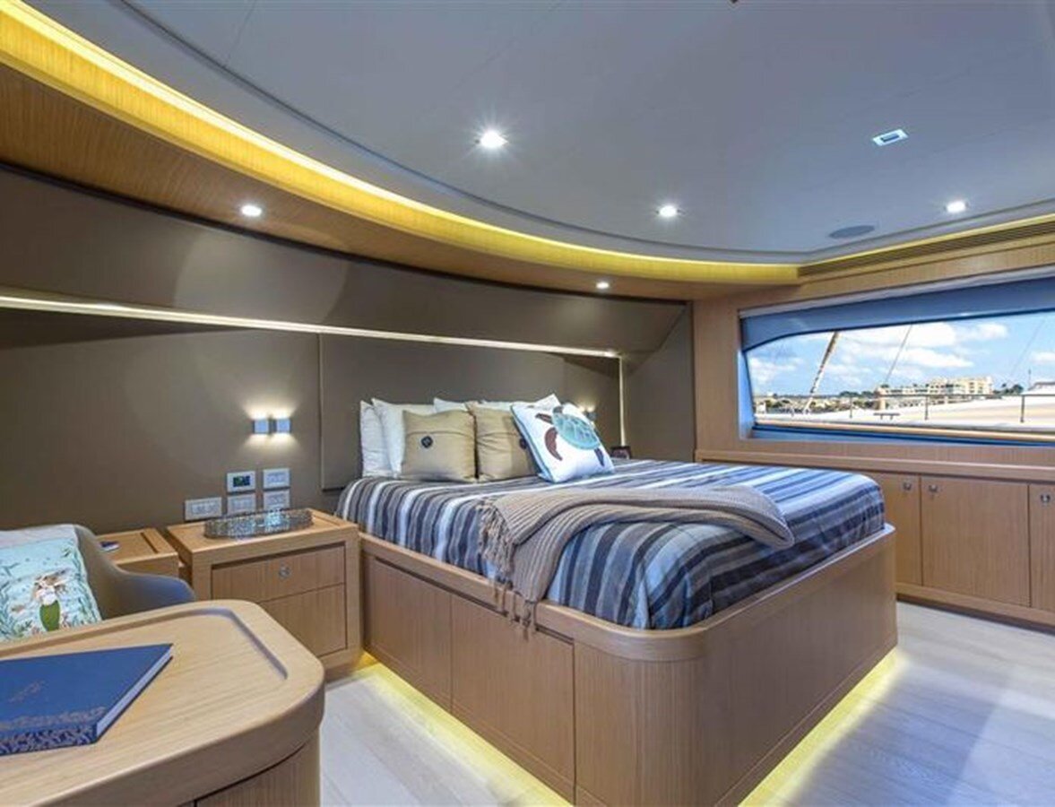 2013 FERRETTI YACHTS 86'