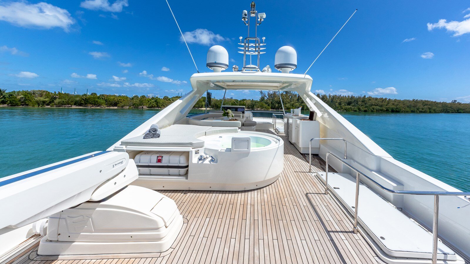 2013-ferretti-yachts-87-4c2765