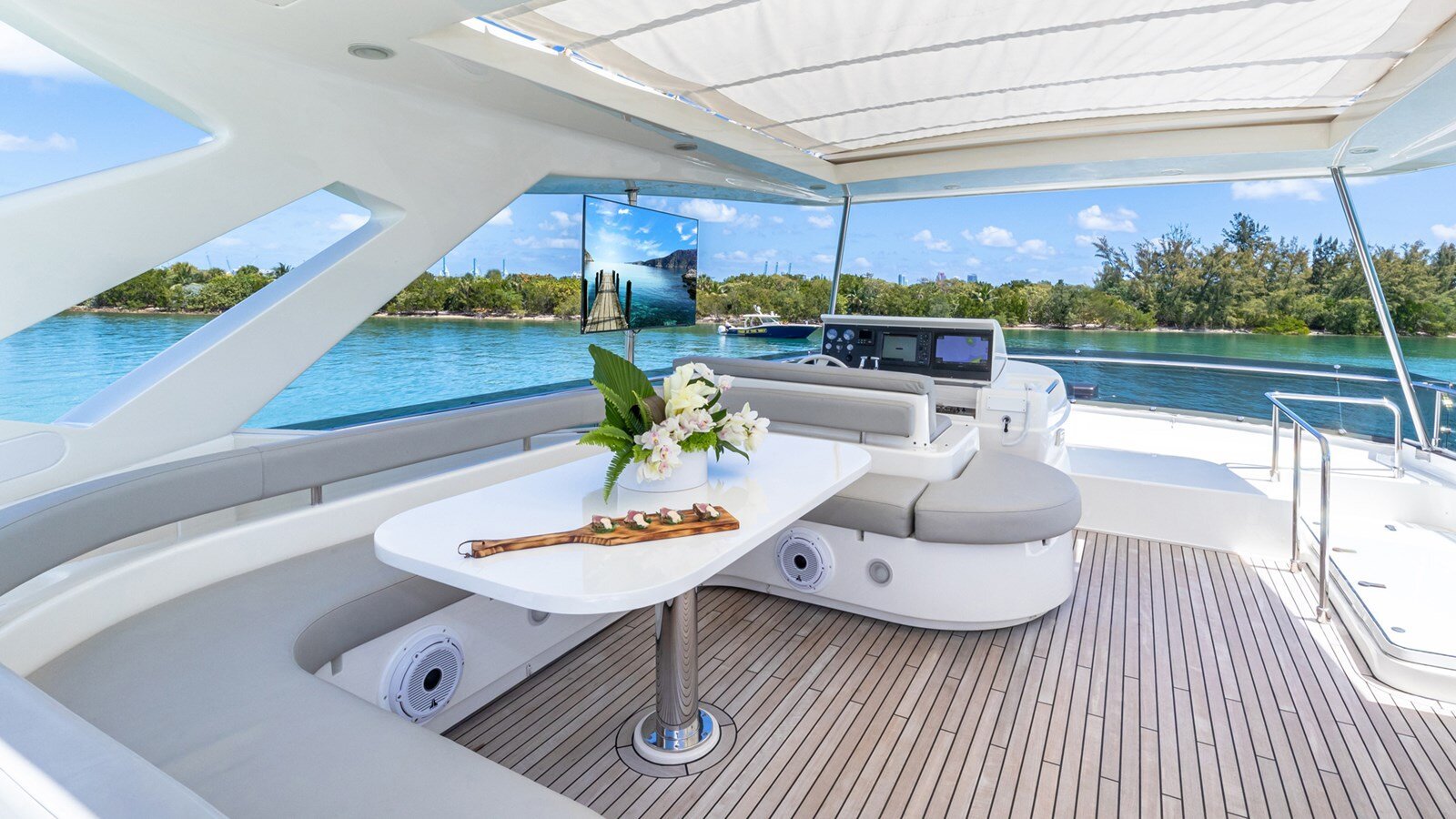 2013-ferretti-yachts-87-4c2765