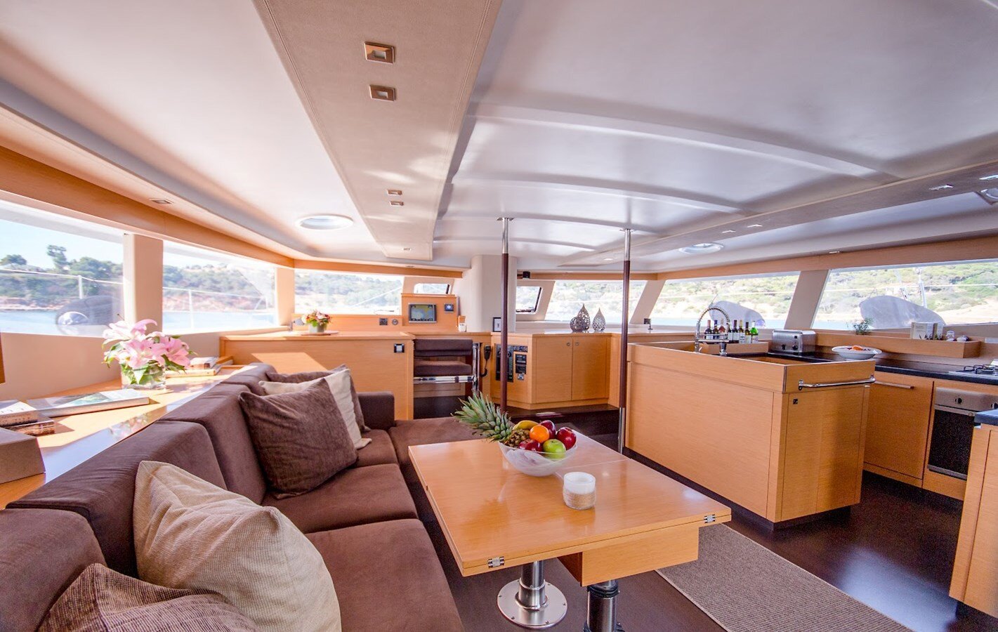 2013-fountaine-pajot-58-10-f7cecb