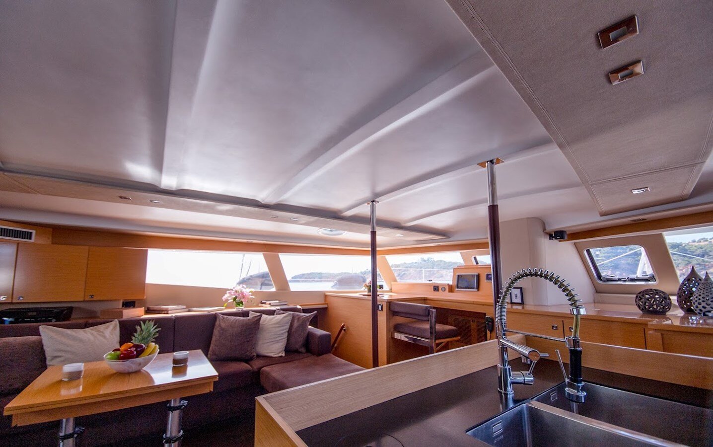 2013-fountaine-pajot-58-10-f7cecb