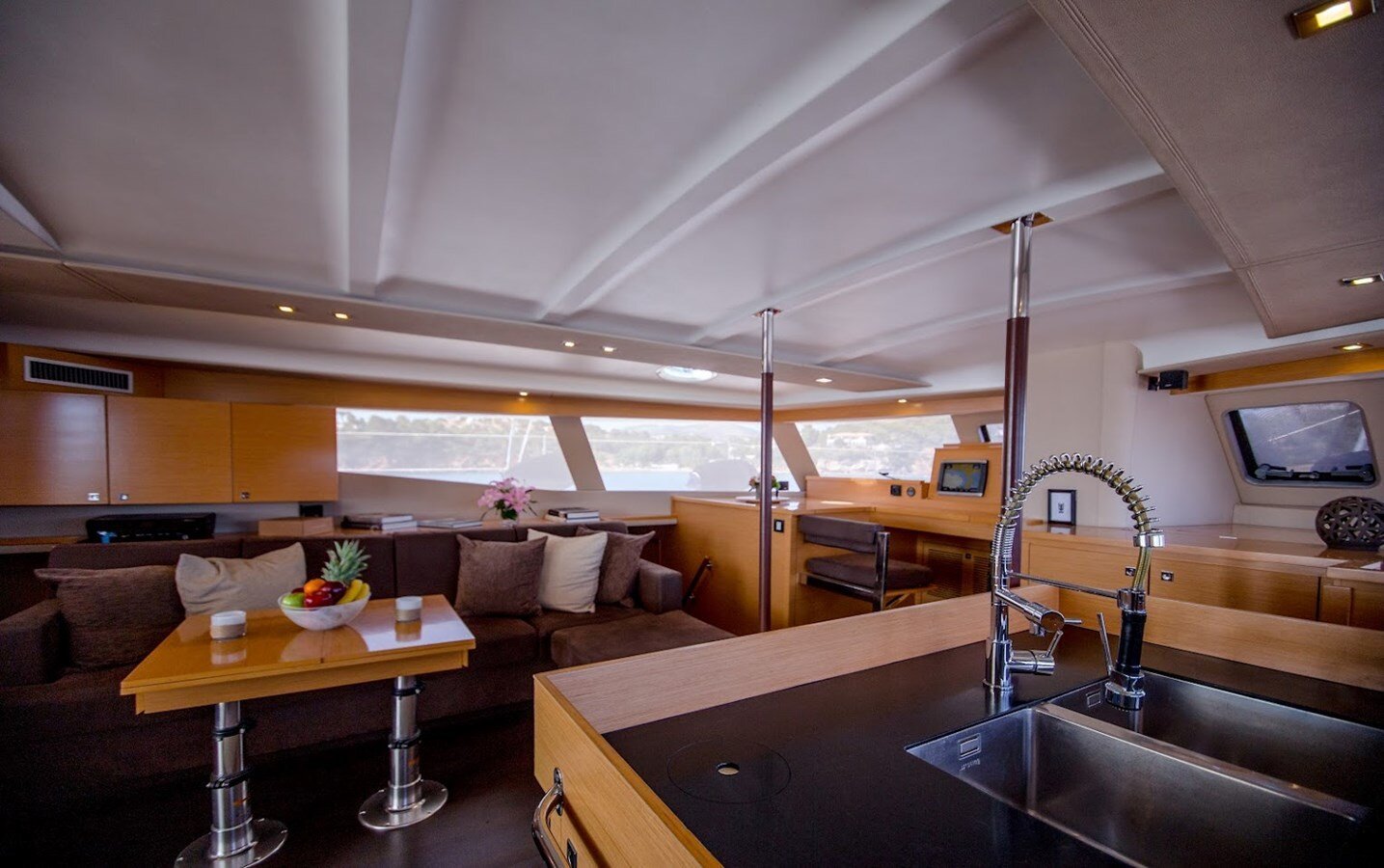 2013-fountaine-pajot-58-10-f7cecb