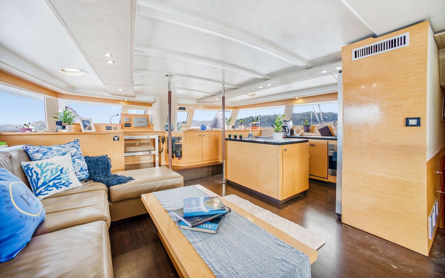 2013 FOUNTAINE PAJOT 59'