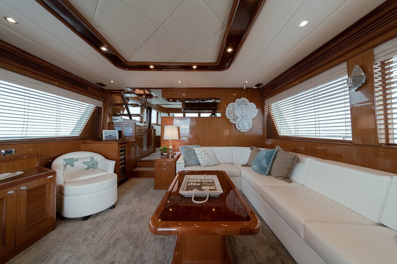 2013-hampton-yachts-68-9-d8f96c