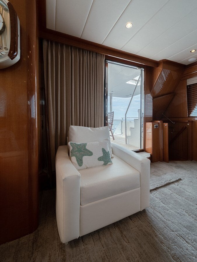 2013-hampton-yachts-68-9-d8f96c