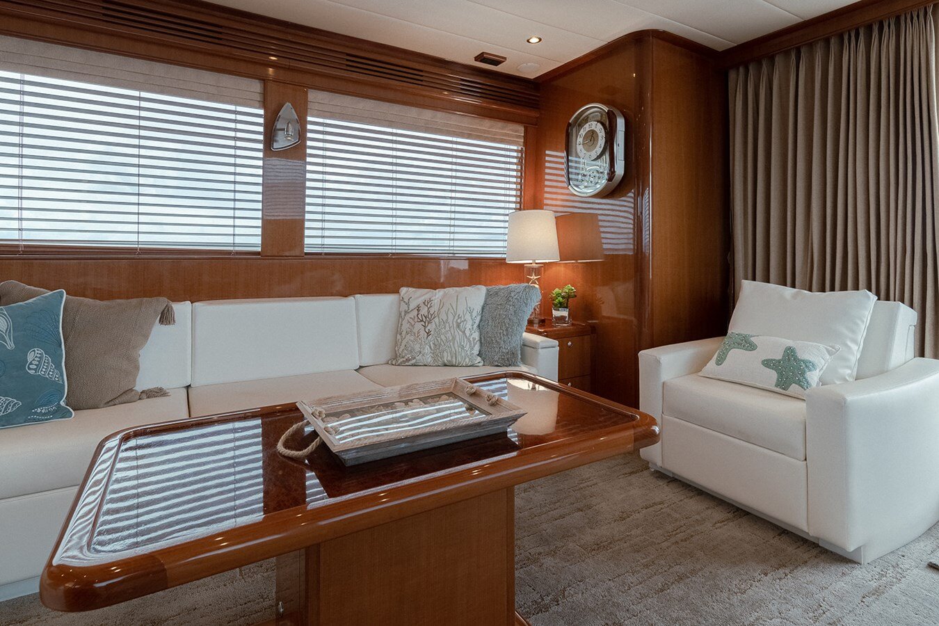 2013-hampton-yachts-68-9-d8f96c