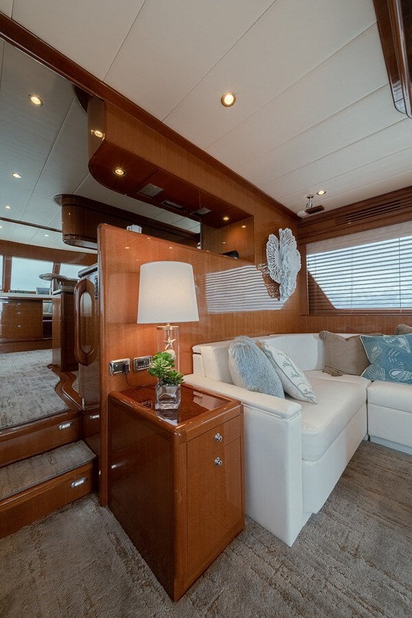 2013-hampton-yachts-68-9-d8f96c