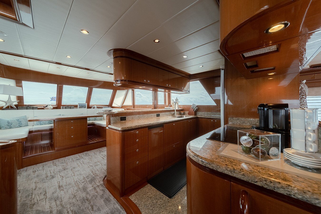 2013-hampton-yachts-68-9-d8f96c