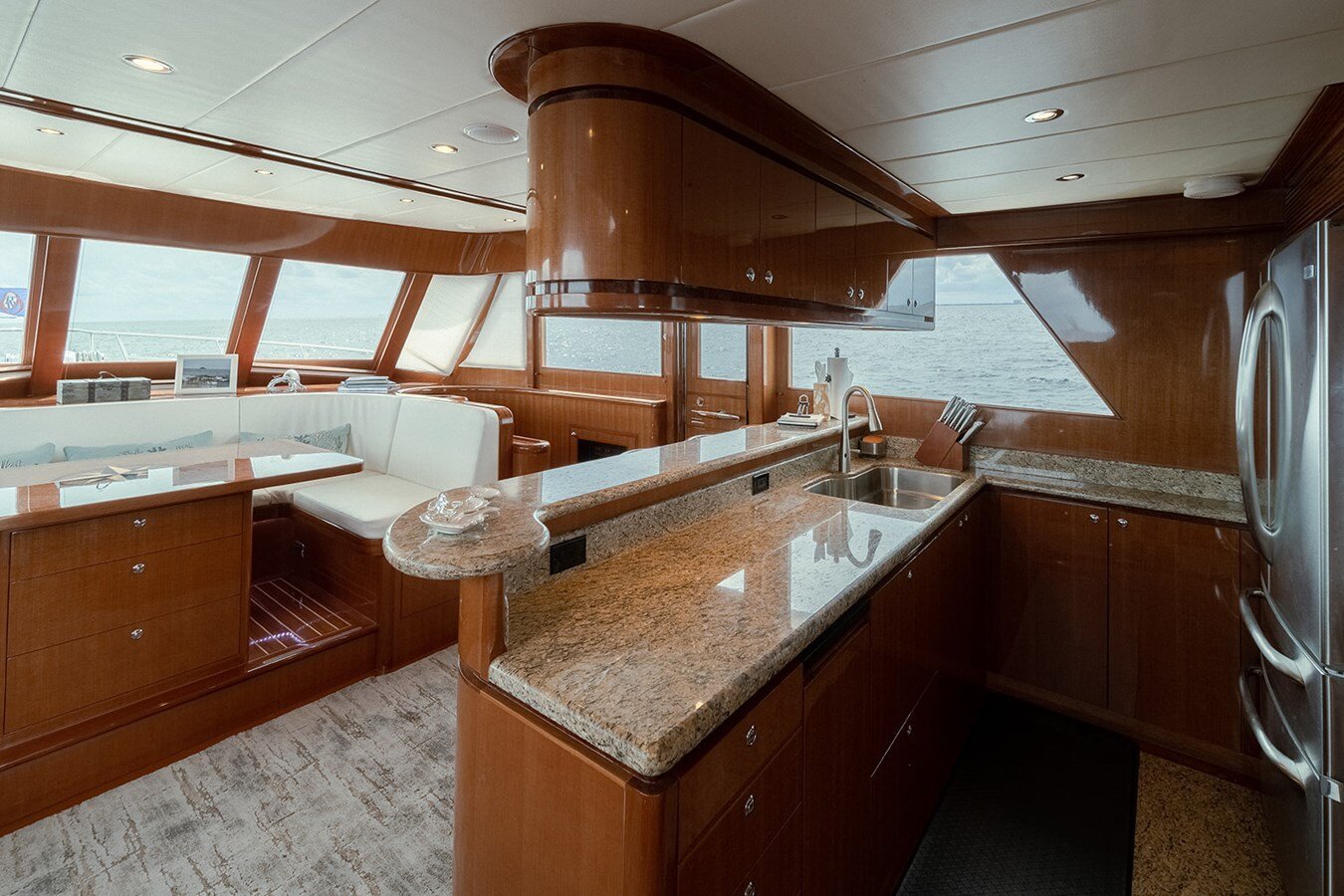 2013-hampton-yachts-68-9-d8f96c