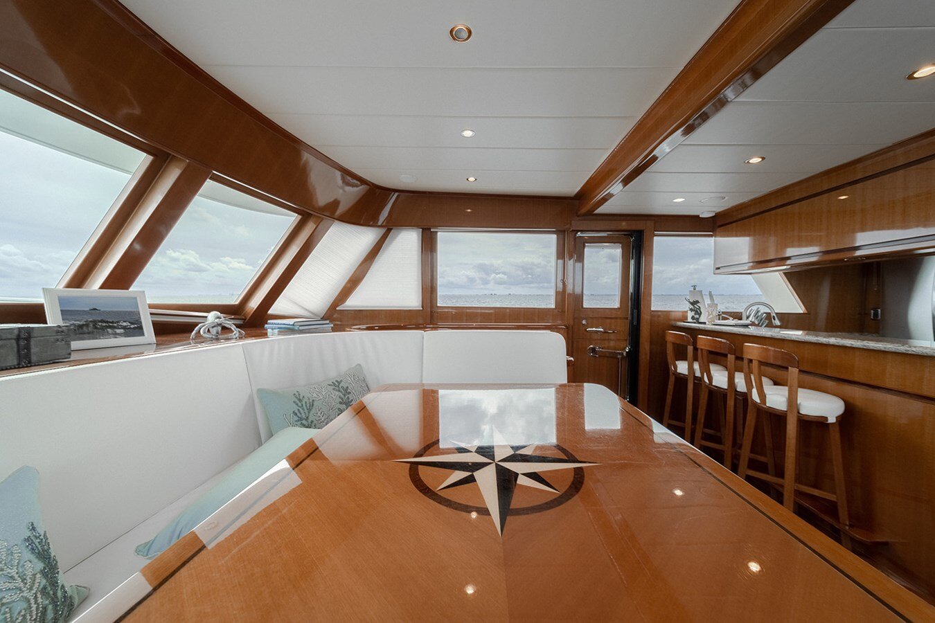 2013-hampton-yachts-68-9-d8f96c