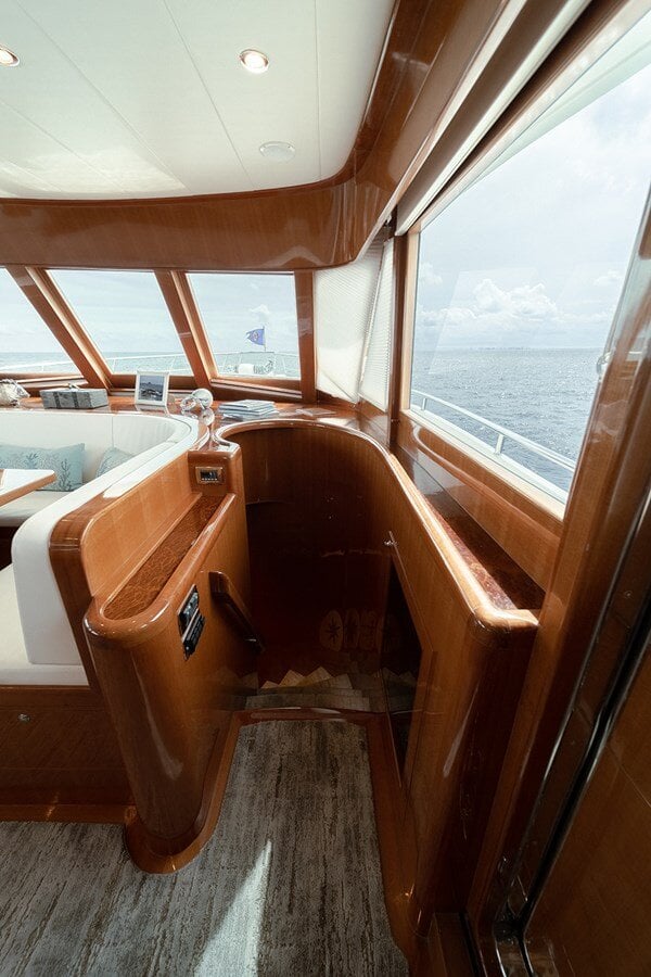 2013-hampton-yachts-68-9-d8f96c