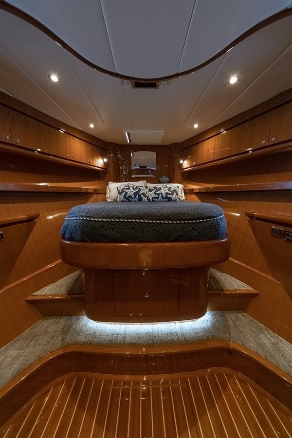 2013-hampton-yachts-68-9-d8f96c