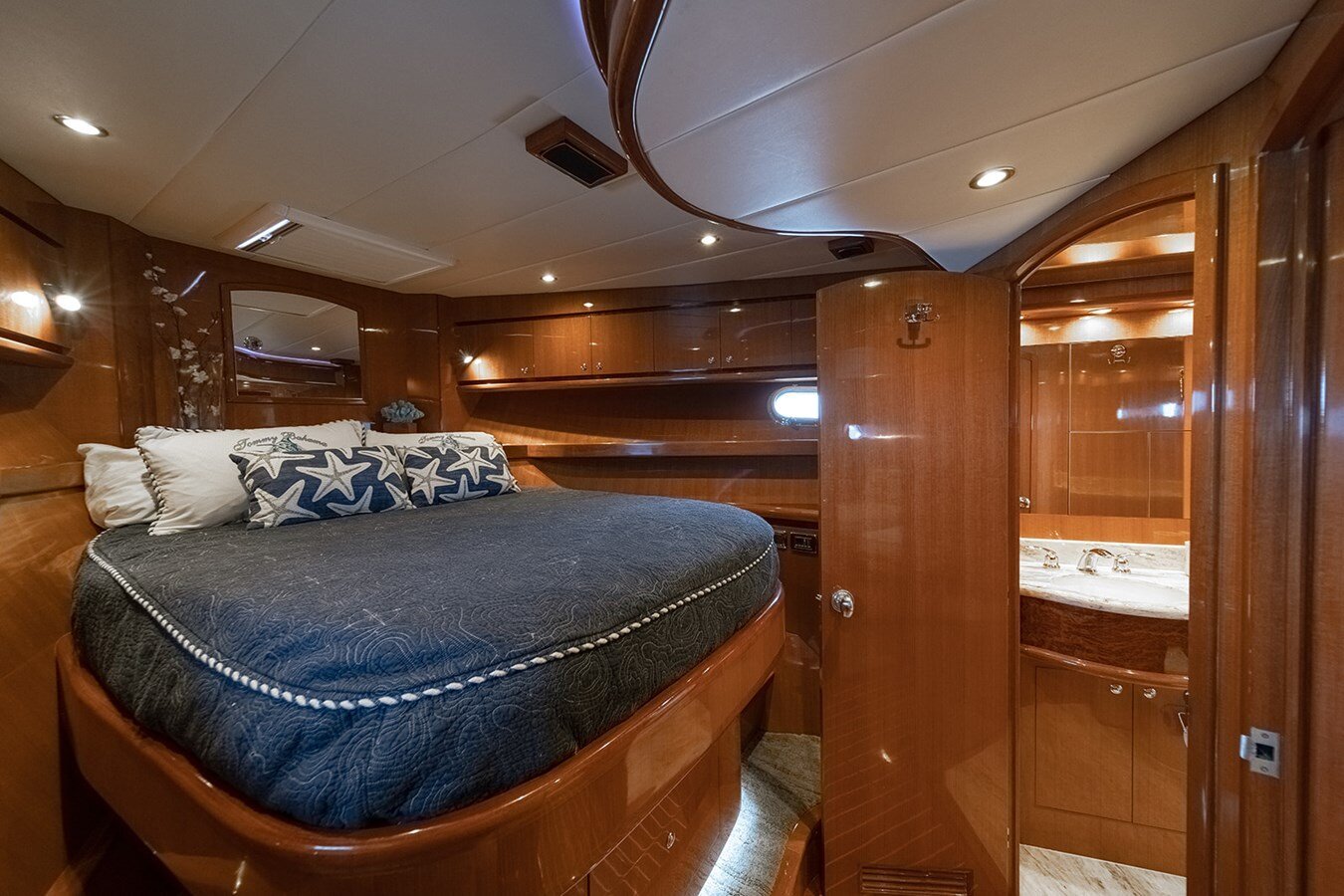 2013-hampton-yachts-68-9-d8f96c