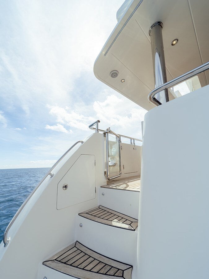 2013-hampton-yachts-68-9-d8f96c