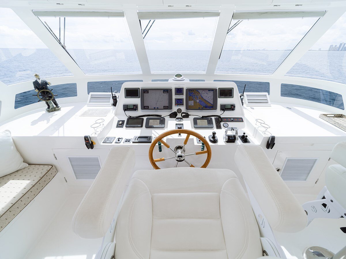 2013-hampton-yachts-68-9-d8f96c