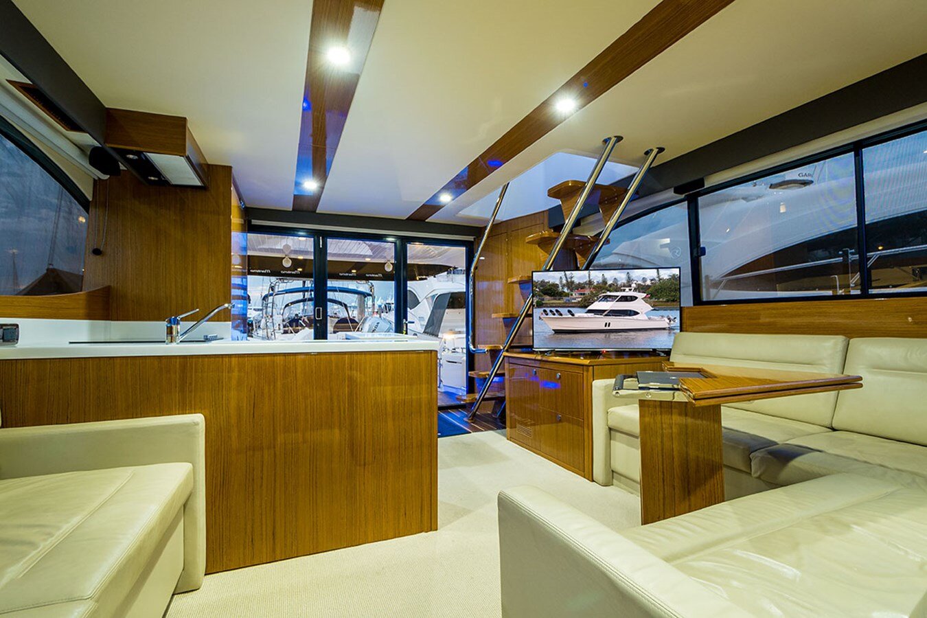 2013-maritimo-52-6-83a2d6