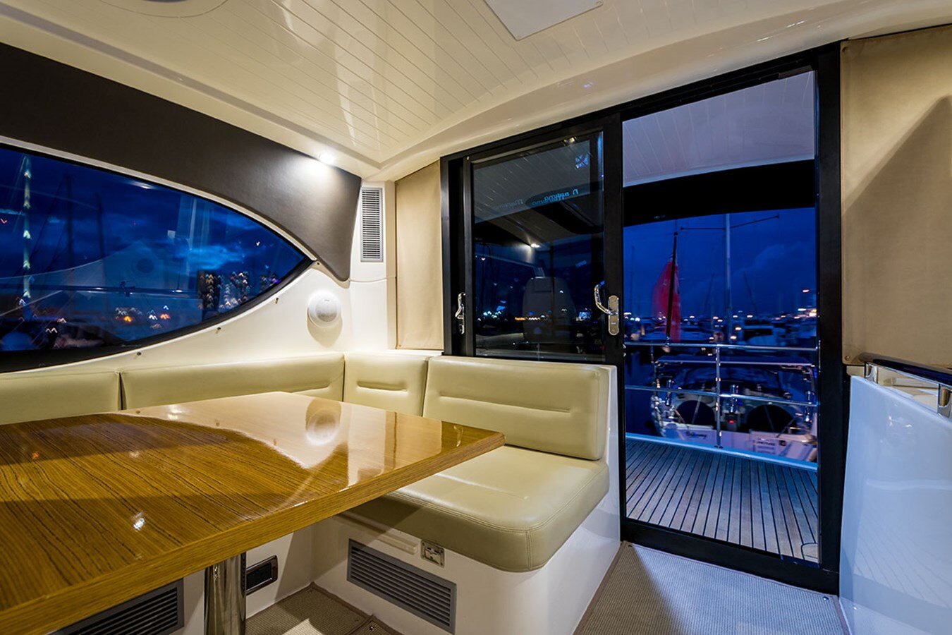 2013-maritimo-52-6-83a2d6