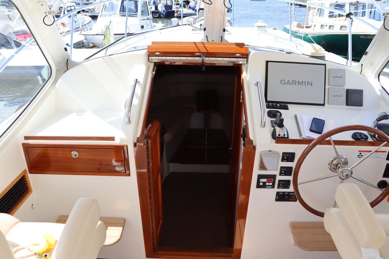 2013-mjm-yachts-39-5-af6904