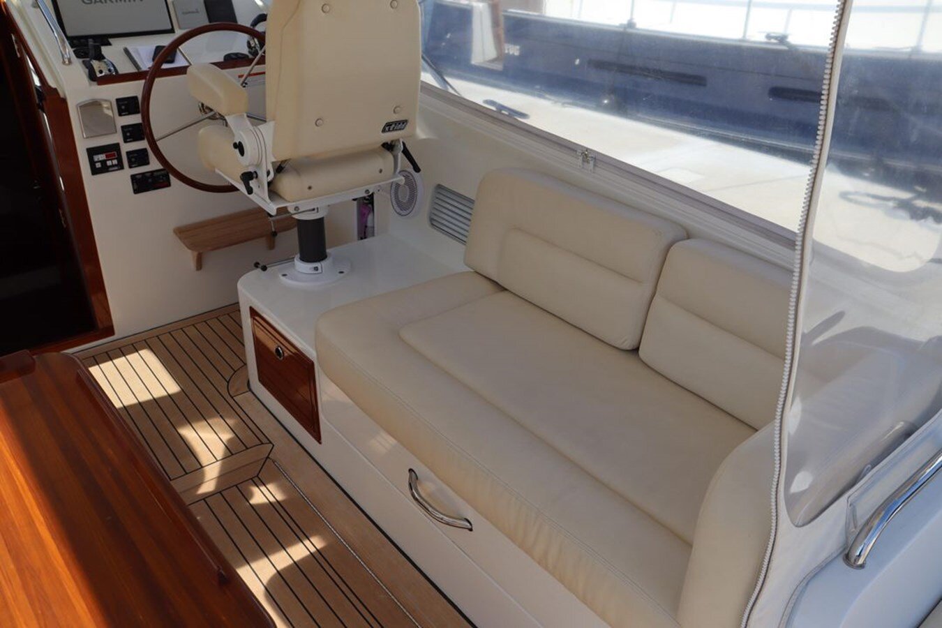 2013-mjm-yachts-39-5-af6904