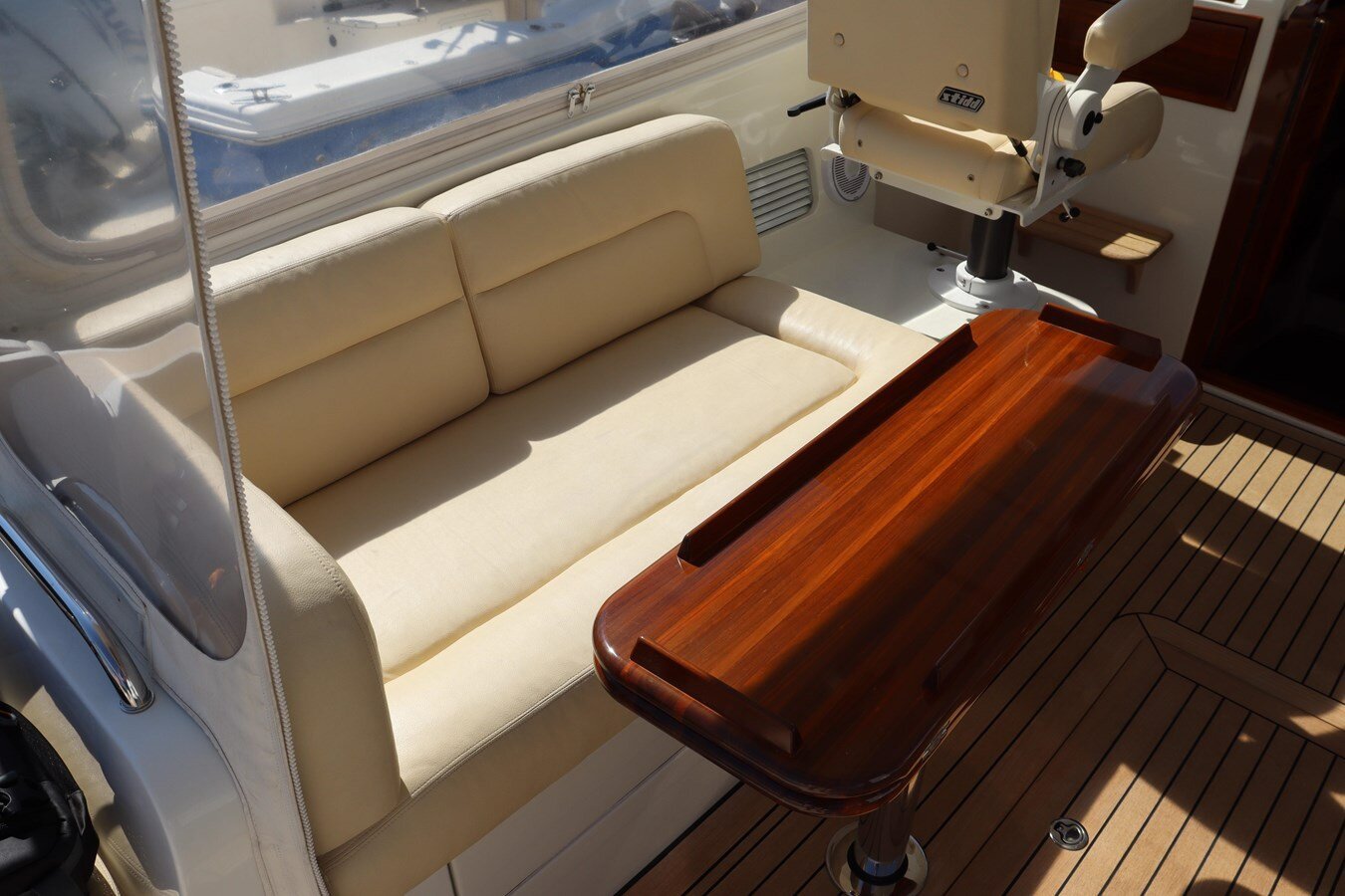 2013-mjm-yachts-39-5-af6904